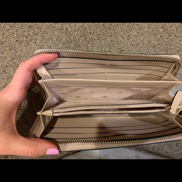 Kate Spade large wallet - Picture 3 of 3